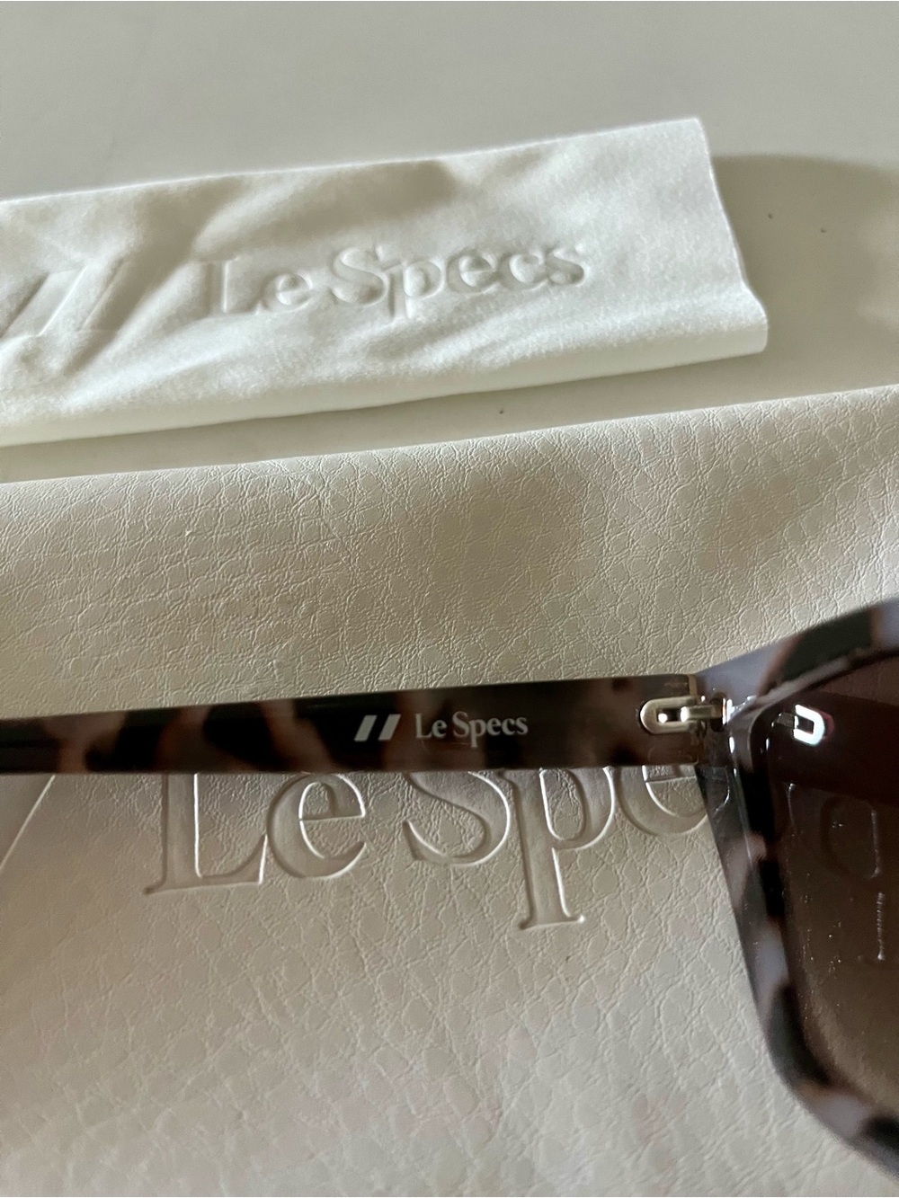 Le Specs Velodrome 54mm Gradient Tortoiseshell Retro Cat Eye Sunglasses - Picture 6 of 8